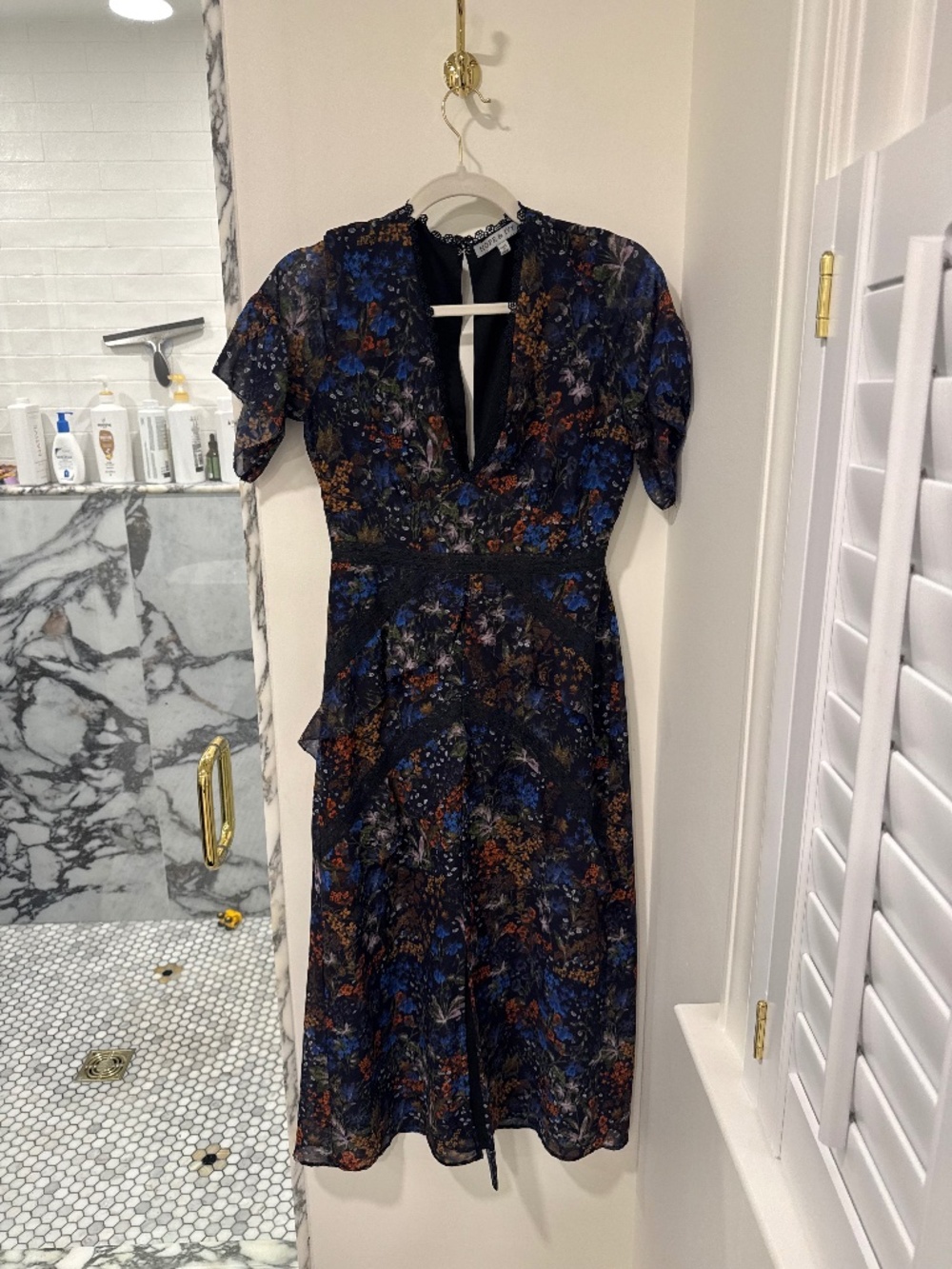Hope & Ivy Floral Lace Trim Midi Dress | Flutter Sleeve V-Neck
